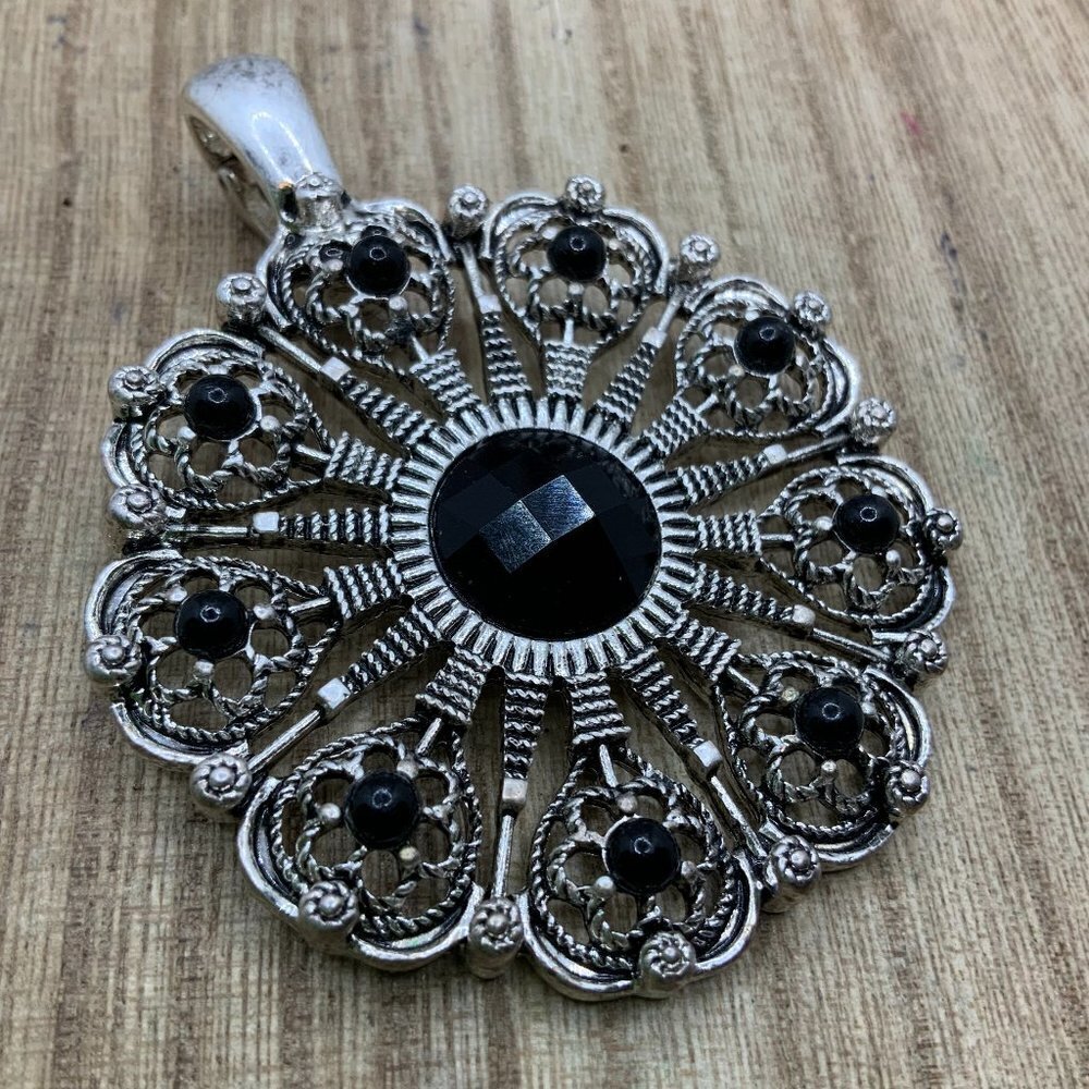 Premier Designs "Romance" Silver Plated Magnetic Clasp Pendant